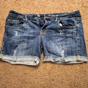 Mossimo, female size 15, Raw hem distressed denim shorts, faded blue
